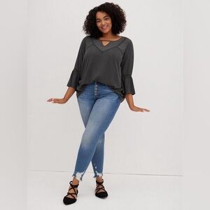 TORRID Challis Gray Peasant Style Tunic 3/4 Sleeve Size 0 (Large) Bell Sleeve